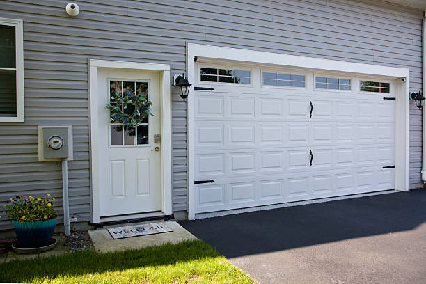 24/7 Emergency Garage Door Panel Replacement experts in Paris, MO